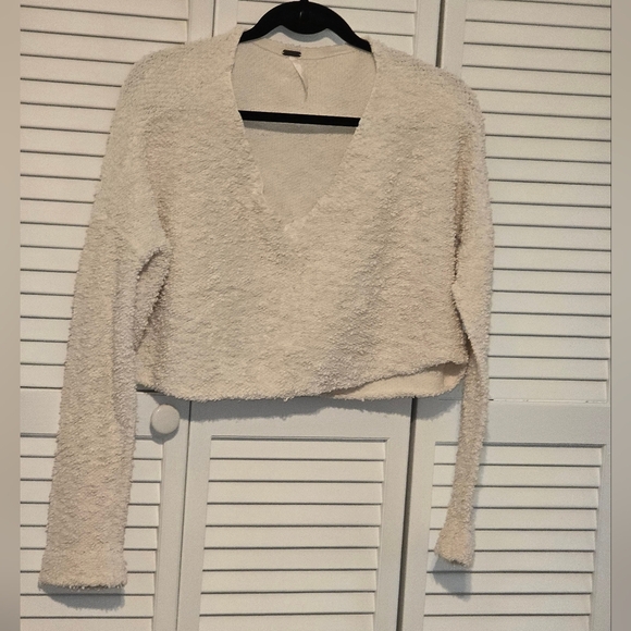 Free People Tops - Free People Cream Bouclé Cropped V-Neck Sweater | Textured Knit Long Sleeve XS